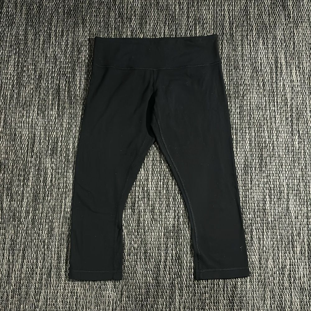 Lululemon Wunder Under Leggings Crop Compressive Size 8